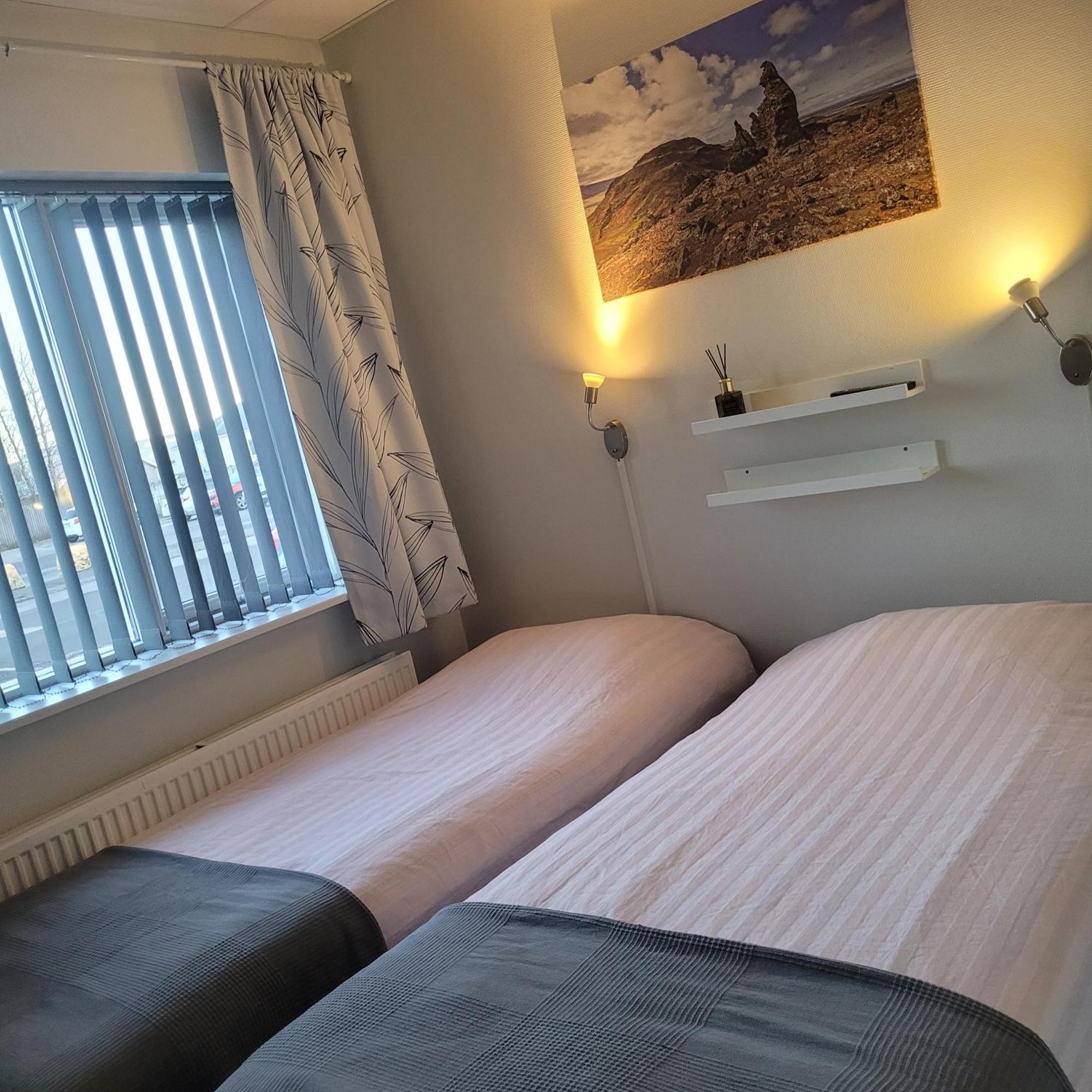 B&B Guesthouse - Bed And Breakfast Keflavik Centre Exterior photo